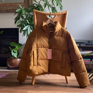 BRAND NEW (tags still on) puffer